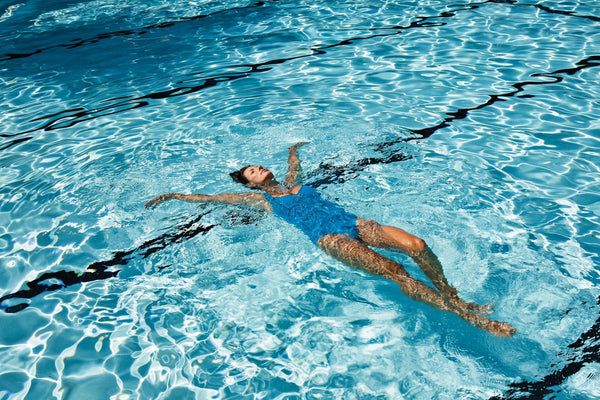 How to Float in Water: A Step-by-Step Guide for Beginners