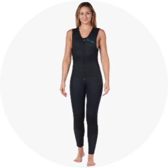 Woman wearing a full-length, sleeveless black wetsuit with front zipper, ideal for swimming and water sports. The wetsuit provides full body coverage and comfort for aquatic activities.