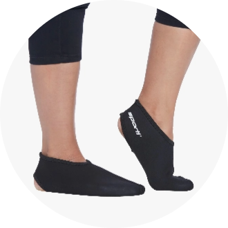 Black neoprene swim socks for adults, shown on a model's feet, providing comfort and protection during swimming. Ideal for pool and open water activities.